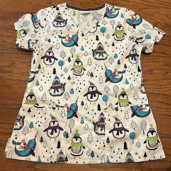 Scrubstar winter themed scrub top size small with walrus narwhal and penguin - Picture 1 of 3